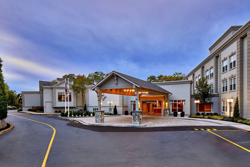 The Del Monte Lodge Renaissance Rochester Hotel & Spa