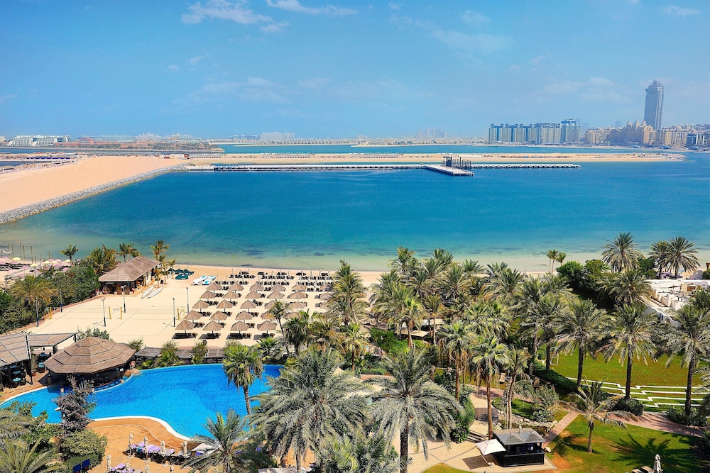 Le Méridien Mina Seyahi Beach Resort & Waterpark