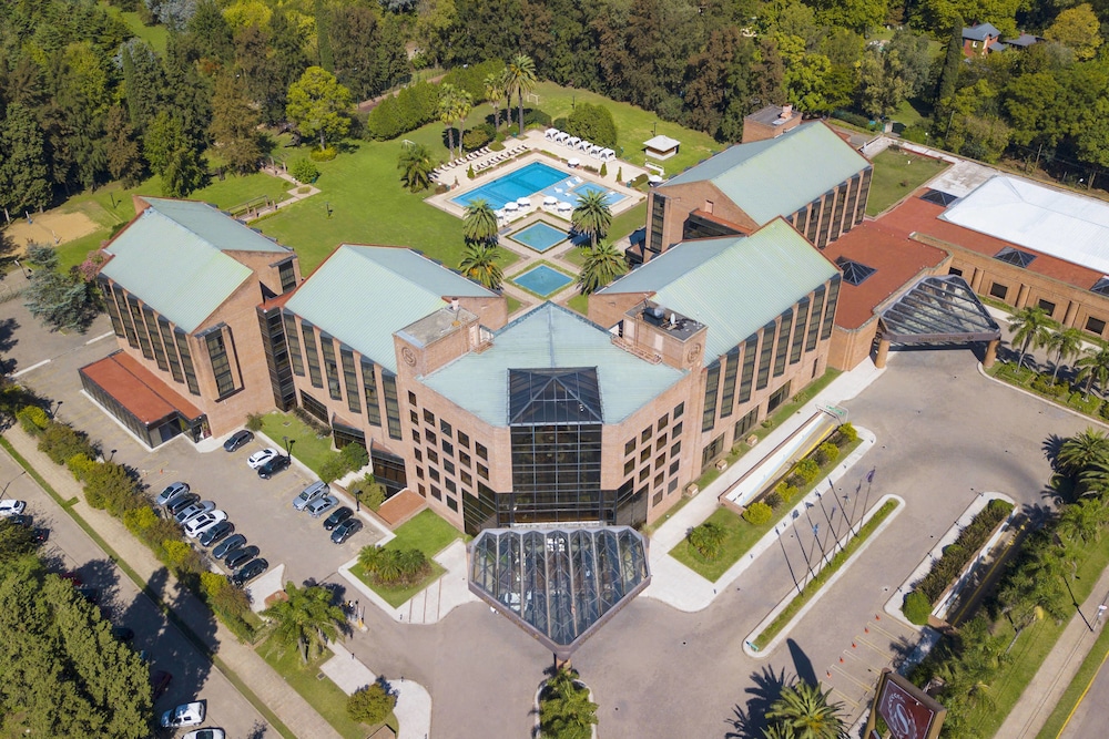 Sheraton Pilar Hotel and Convention Center