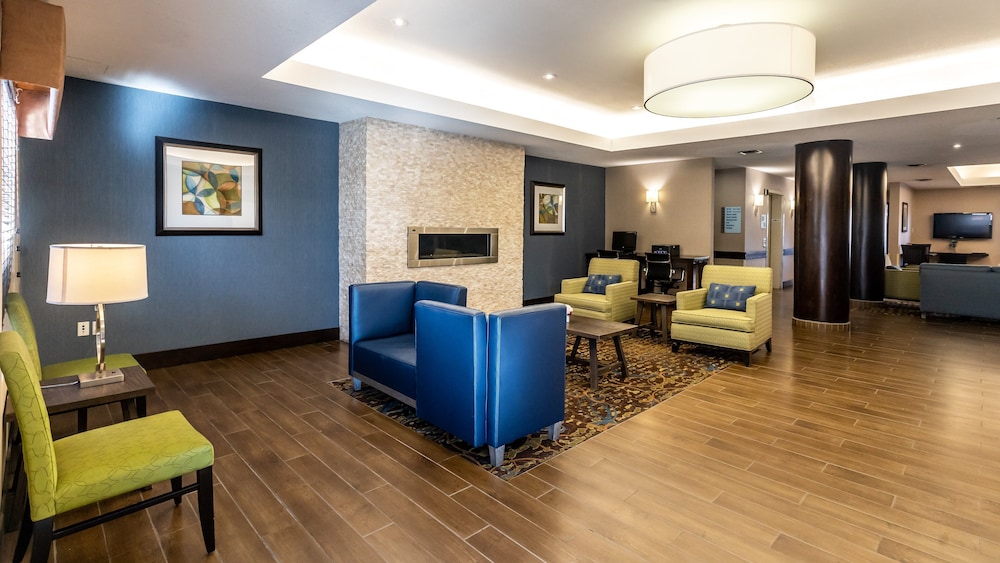 Holiday Inn Express & Suites Edmonton International Airport, an IHG Hotel
