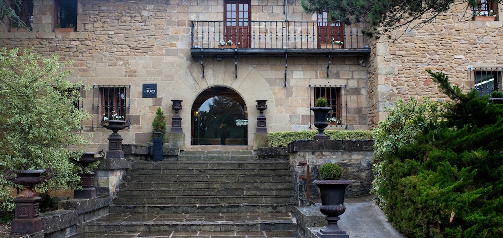 Pamplona El Toro Hotel & Spa