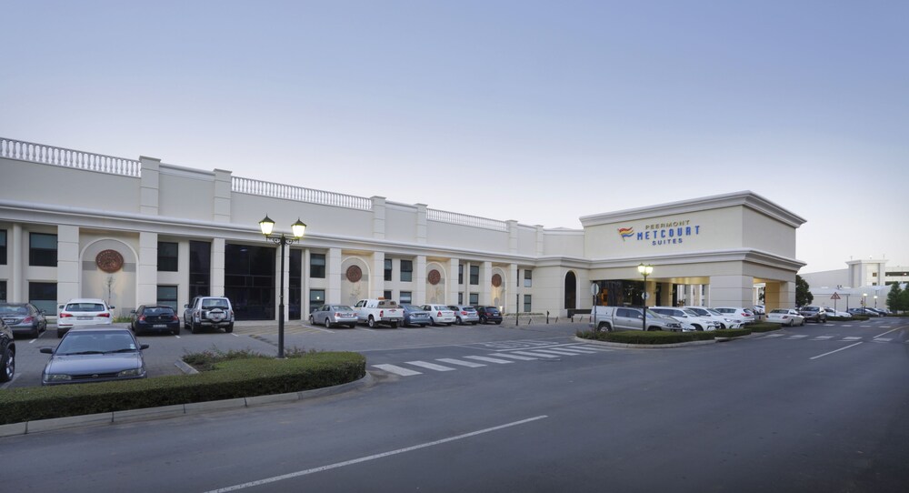 Peermont Metcourt Suites