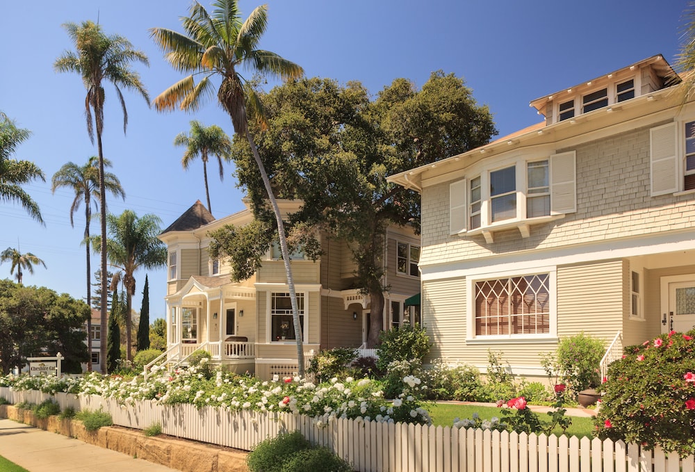 Cheshire Cat Inn & Cottages