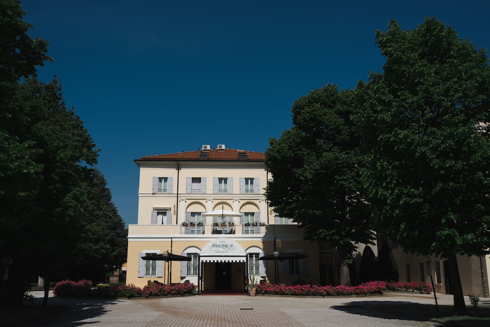 Rechigi Park Hotel