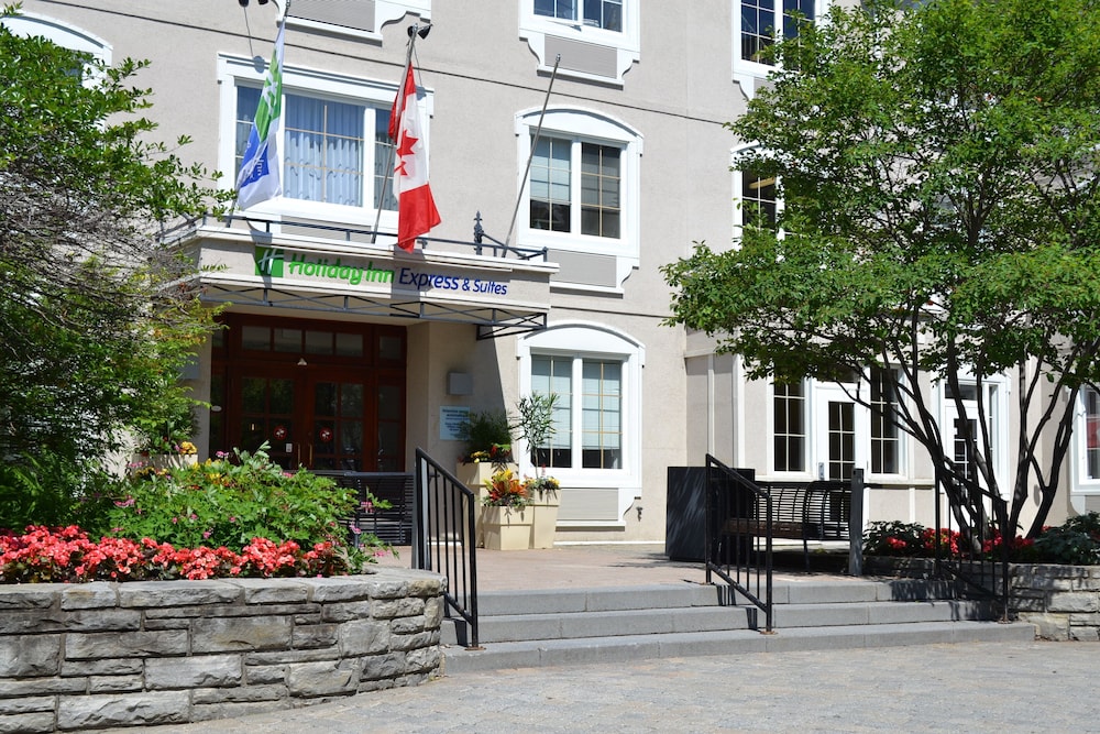 Holiday Inn Express and Suites Tremblant, an IHG Hotel