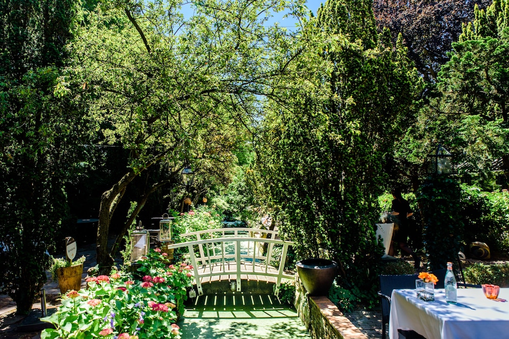 Luxury Vintage Hotel Villa Beukenhof