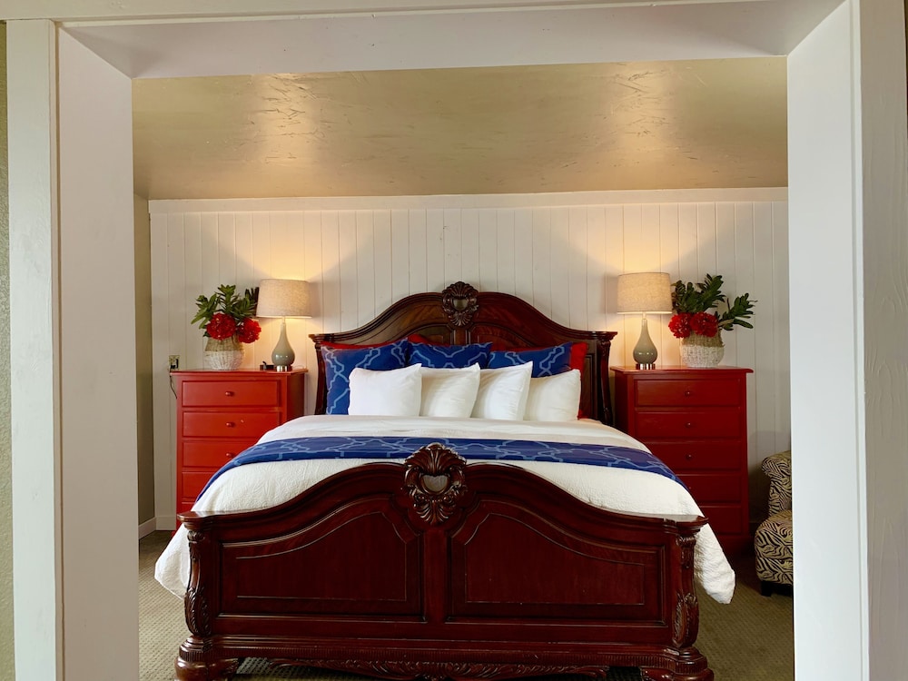 Ocean House Inn & Condos