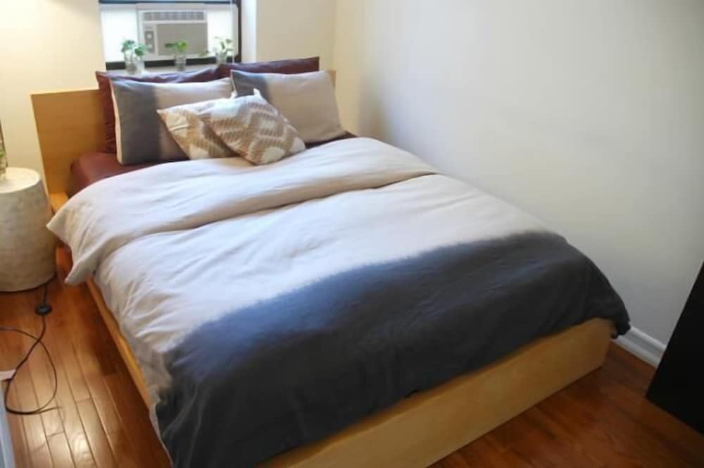 Midtown East 1BR Six DR27