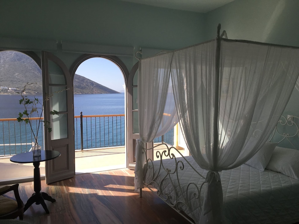 MasouriBlu Hotel