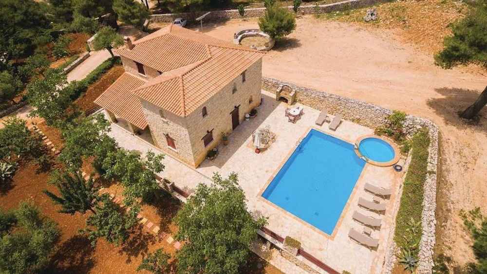 ARESTI MOUNTAIN RESORT