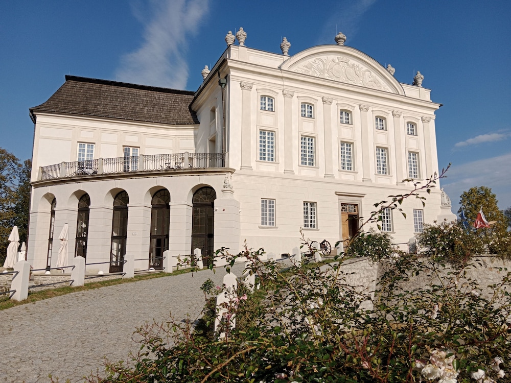 Pałac w Kurozwękach