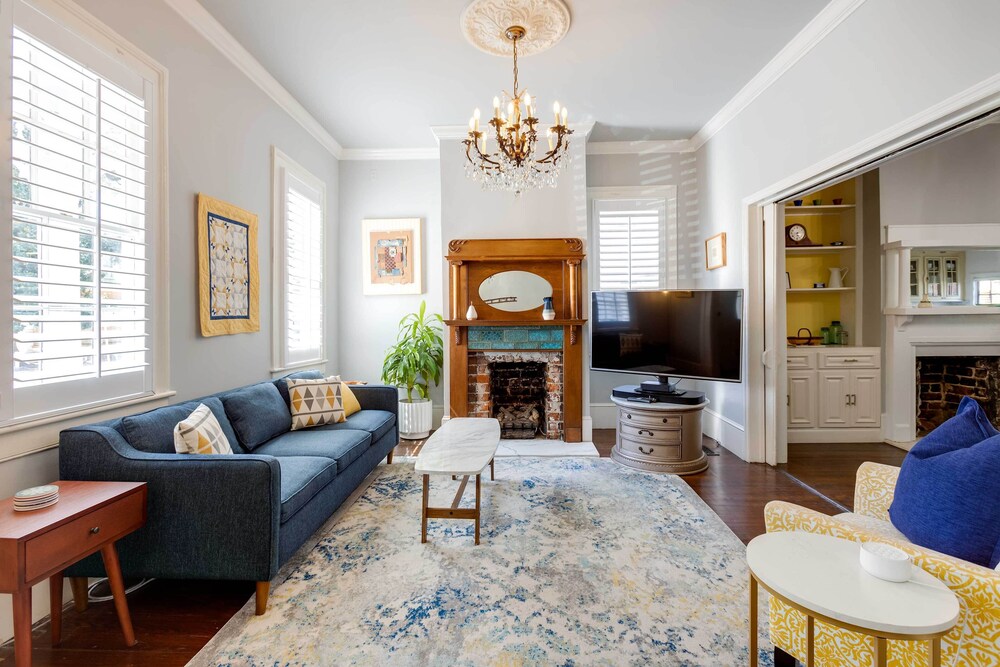 Historic Savannah Home W/outdoor Grill, Patio