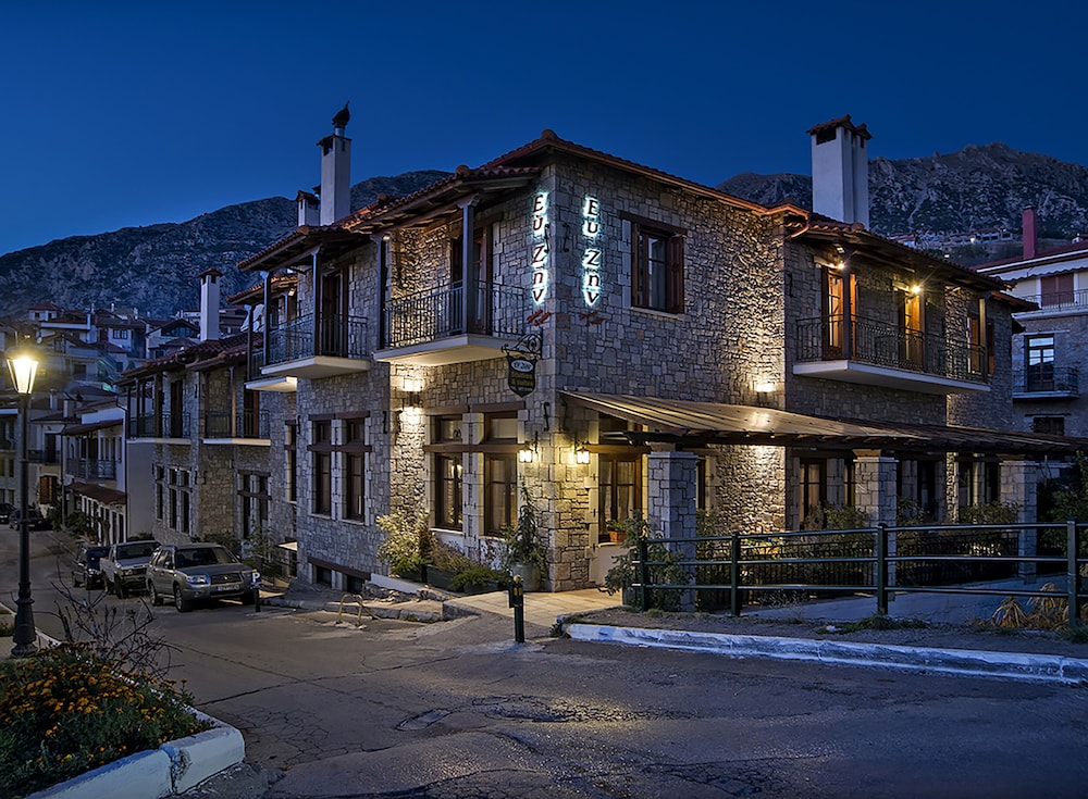 Ef Zin Studios & Suites