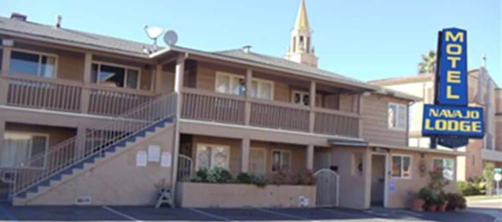 Navajo Lodge