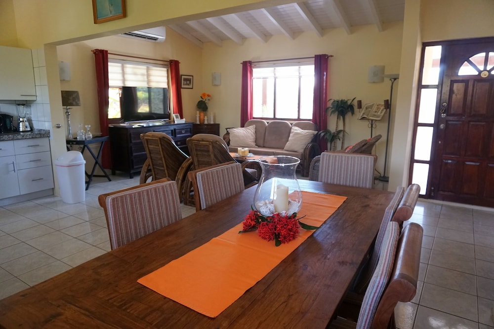 Cariñas Studio Apartments