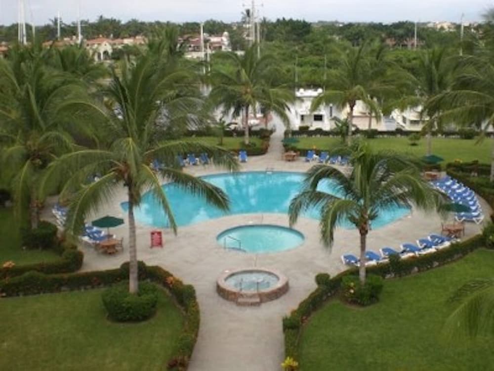 Unlimited Luxury Villas - Gran Marina Condo