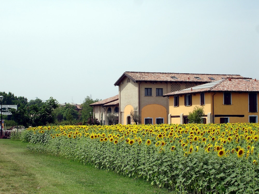 Ca' del Rio Resort