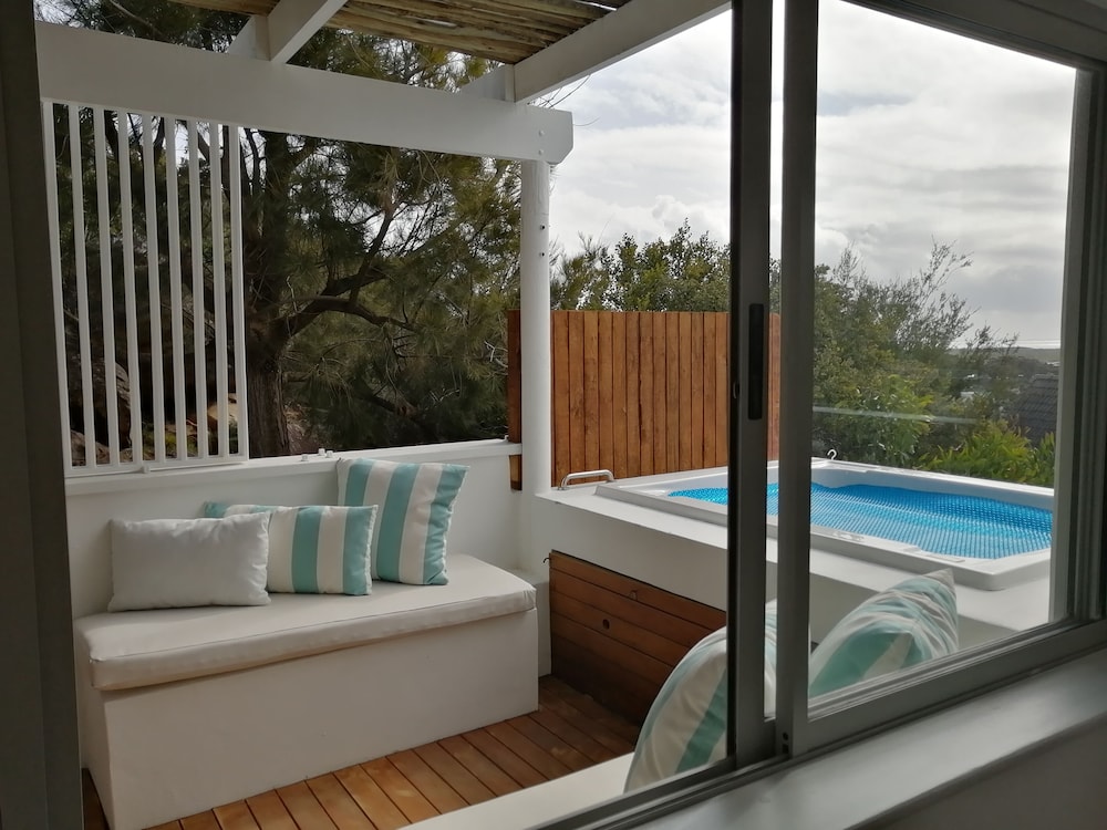 African Violet Guest Suites