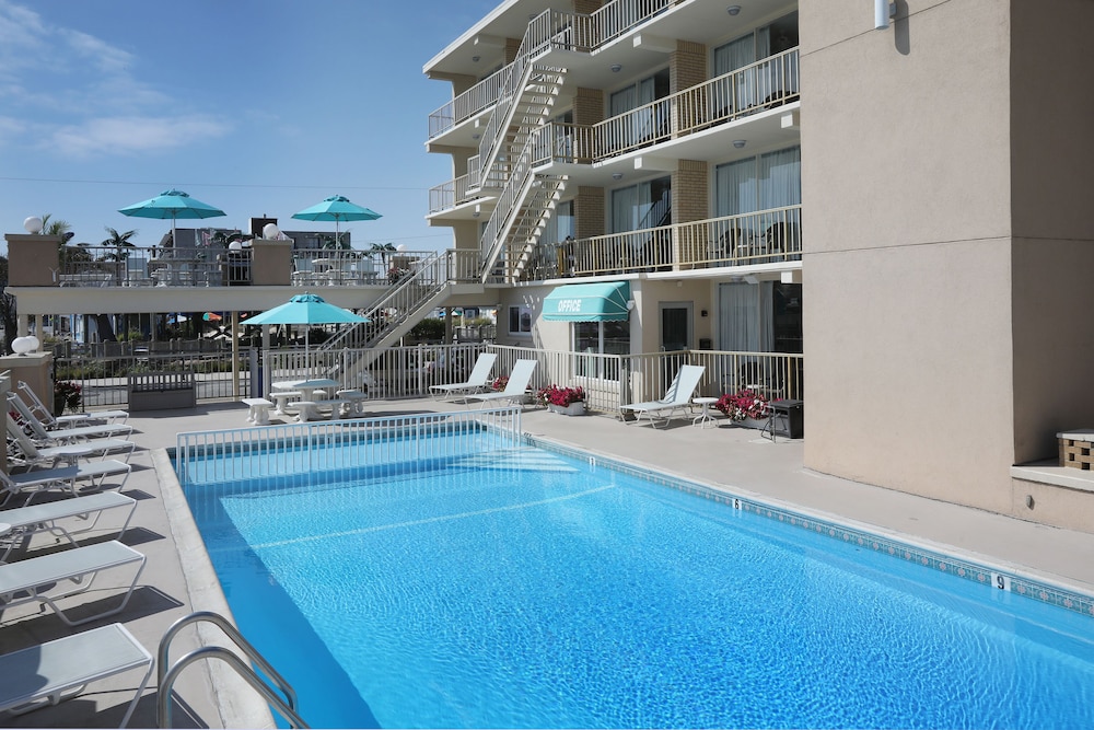 Aquarius Oceanfront Inn