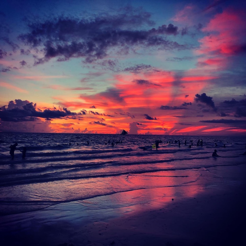 Kaiyana Boracay Beach Resort