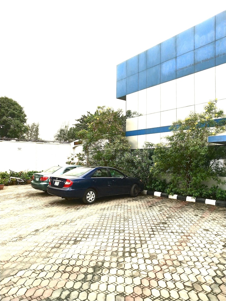 Atlantic Hotel And Suites