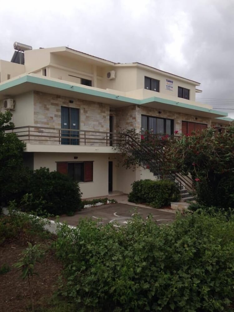 Yiannis Apartments