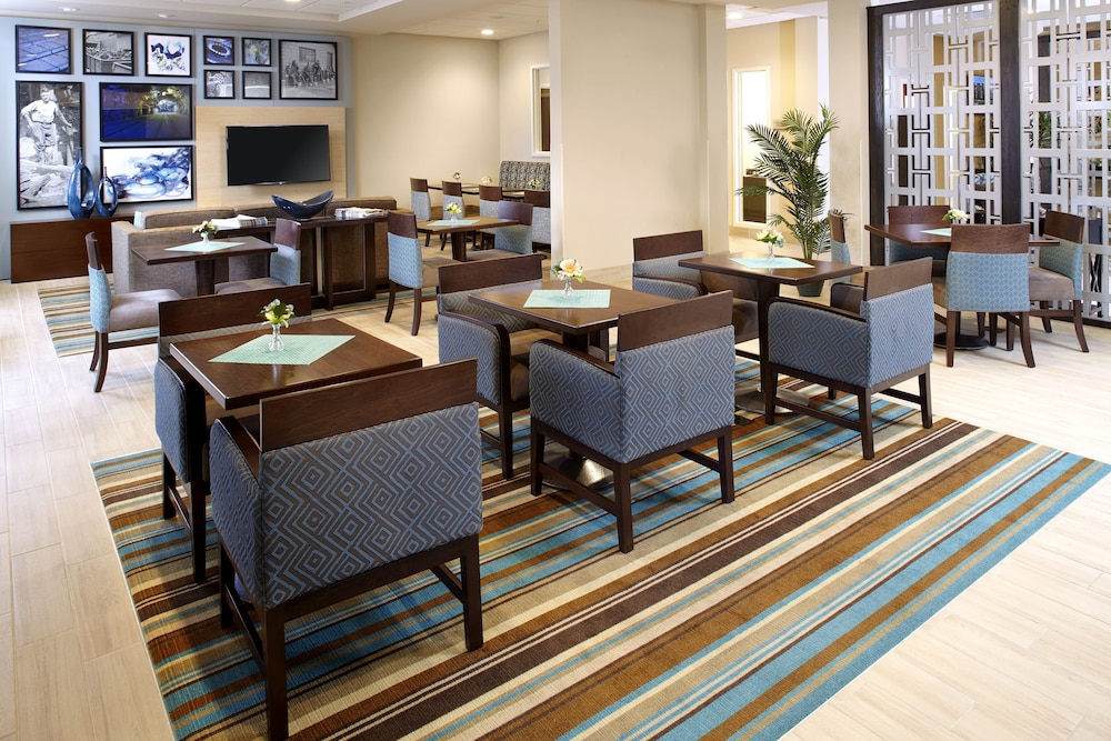 Hawthorn Suites by Wyndham Wheeling at the Highlands