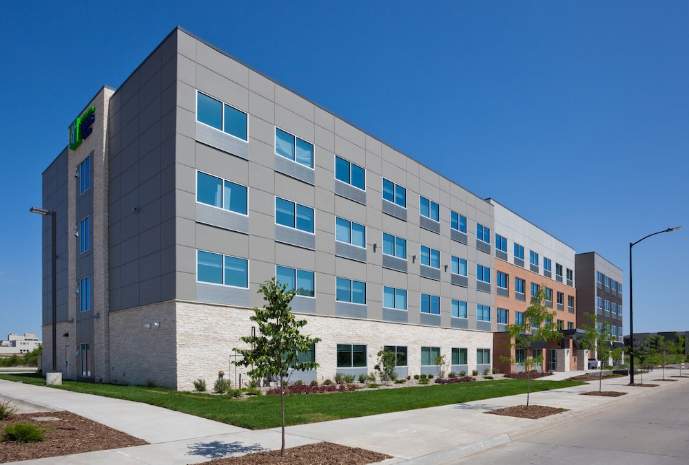 Holiday Inn Express & Suites Des Moines Downtown, an IHG Hotel