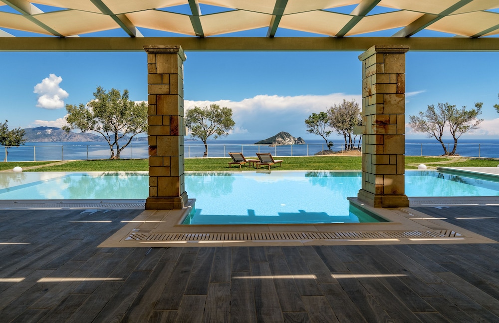Artina Luxury Villa
