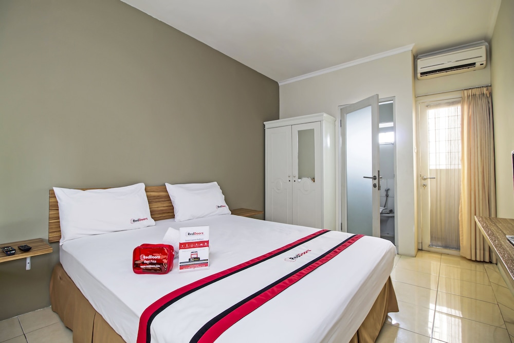 RedDoorz @ Mampang Prapatan