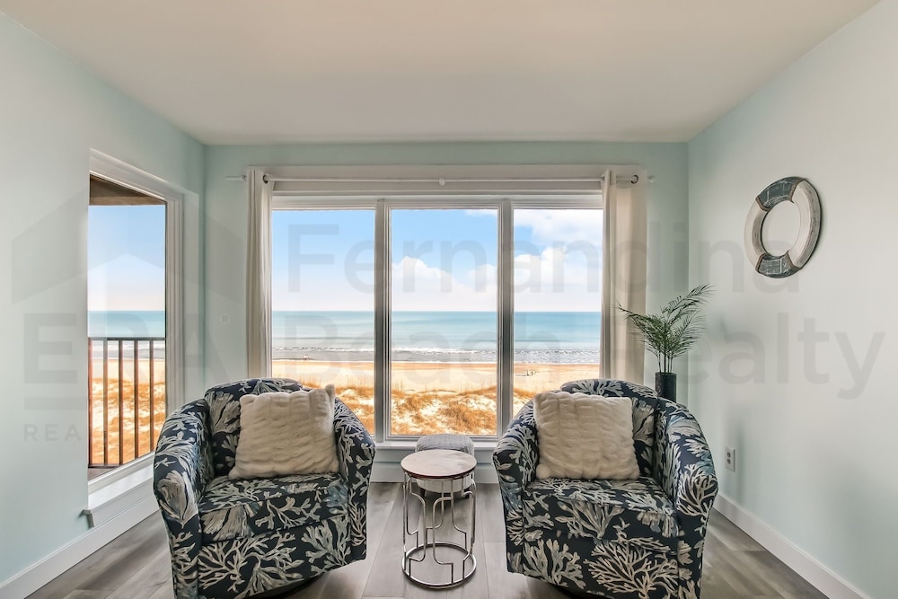 Rustic Theme Condo with Scenic Ocean View by RedAwning