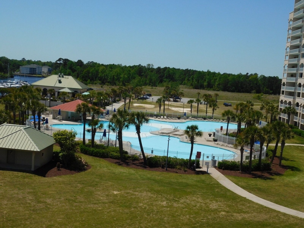 Yacht Club Villas