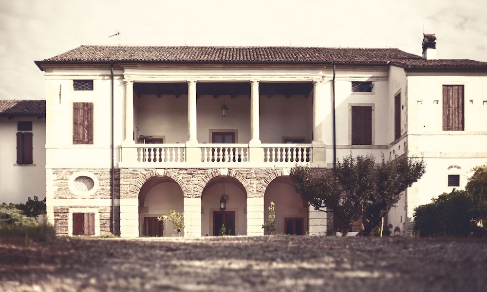Relais Villa Gozzi B&B