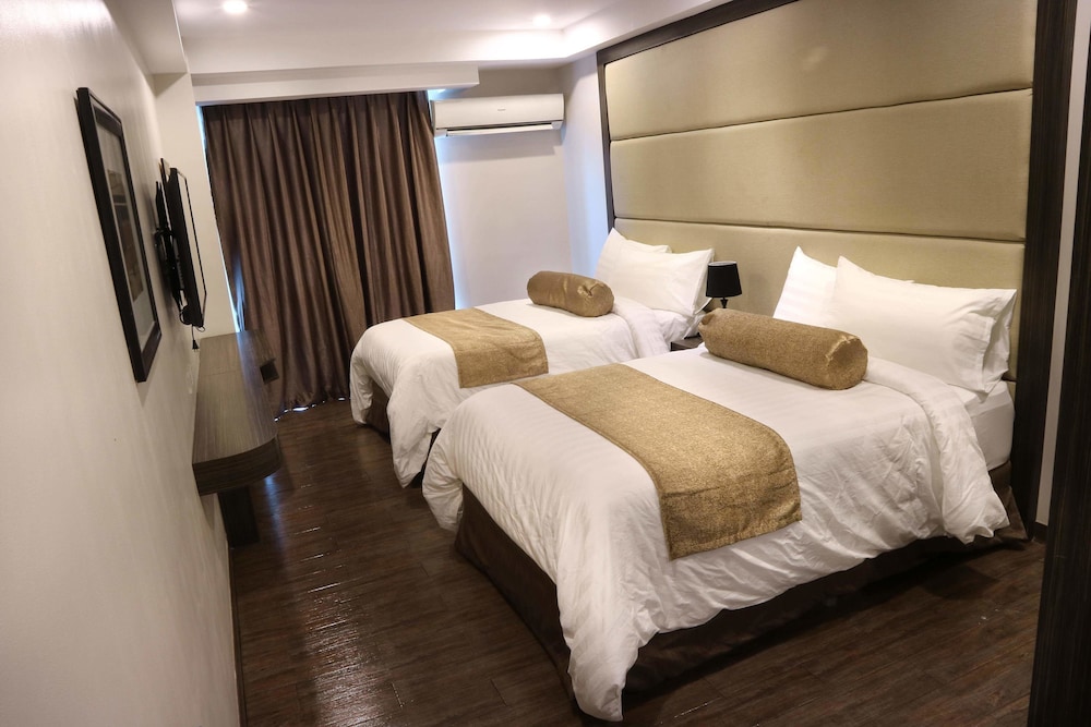 West Avenue Suites