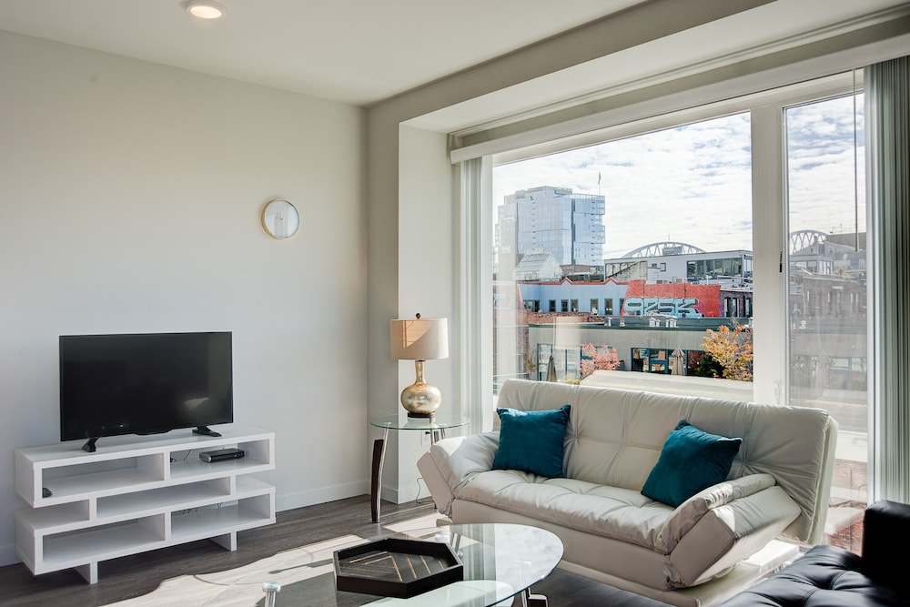 Pelicanstay in Stadium District