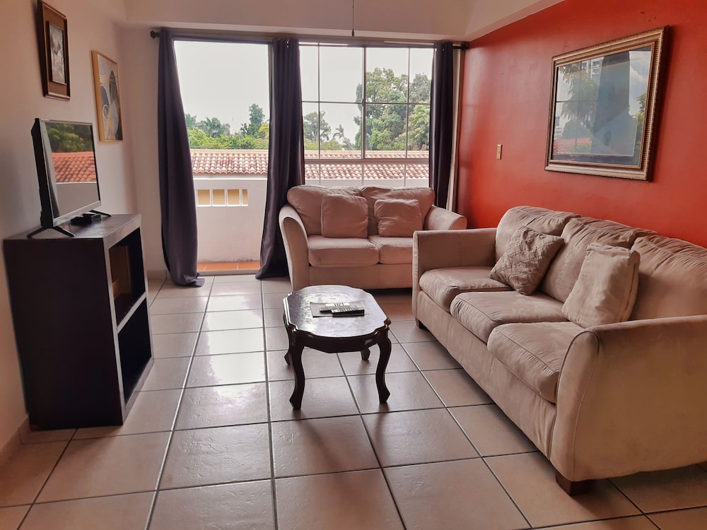 Suites & Apartments San Benito Flats
