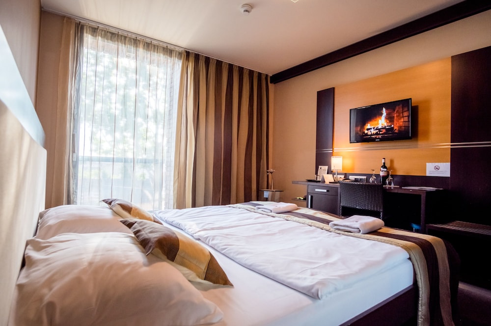 Hotel Dolphin