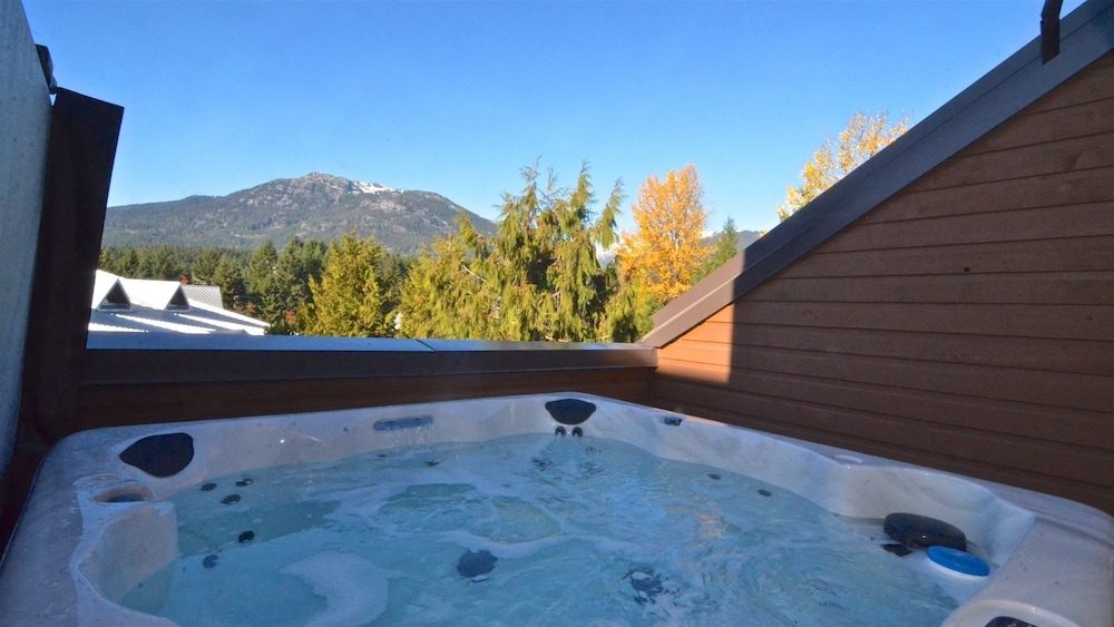 Whistler Blackcomb VR Hearthstone Lodge