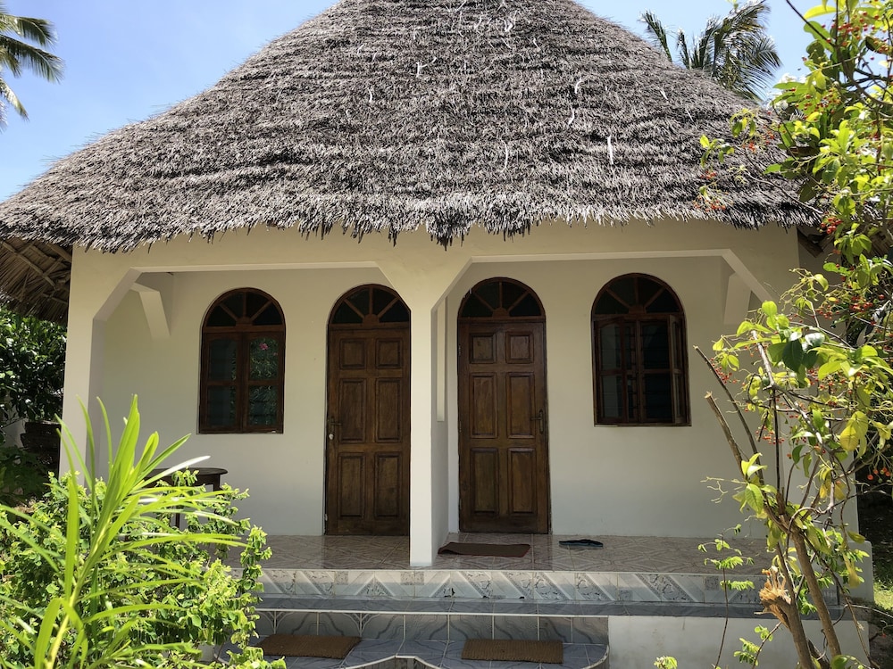 Blue Earth Beach Bungalows