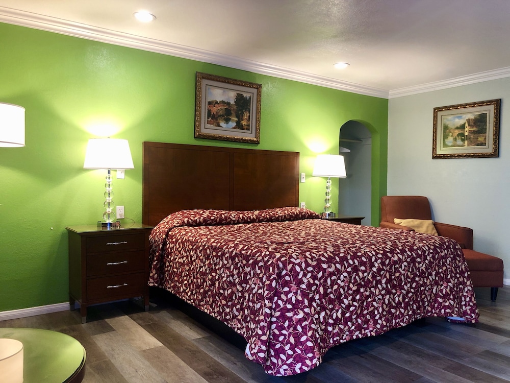 La Petite Rouge Motel