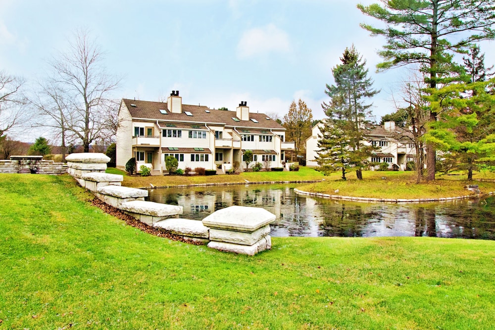 The Ponds at Foxhollow by Capital Vacations