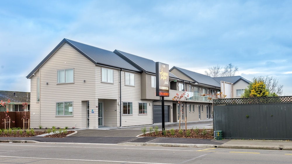 Golden Star Motel