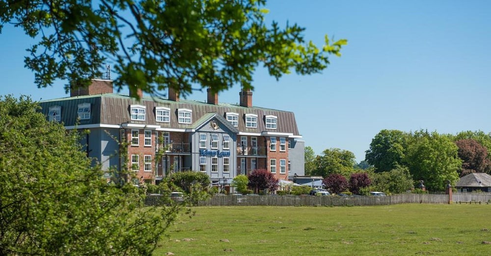 Balmer Lawn Hotel