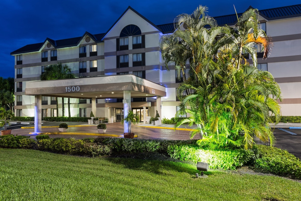 Holiday Inn Express & Suites Ft. Lauderdale N - Exec Airport, an IHG Hotel