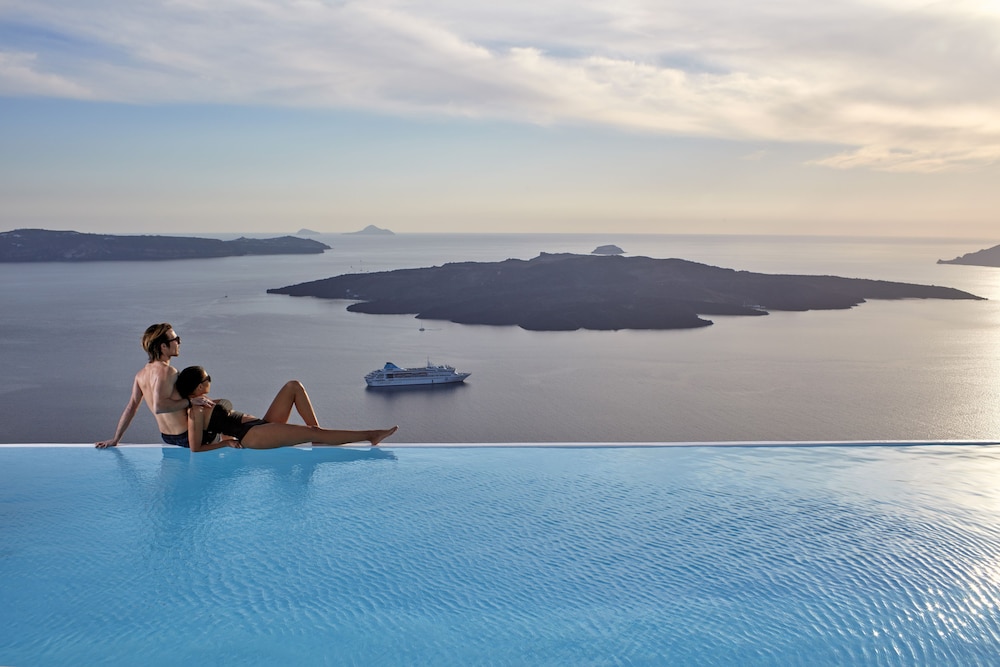 Cosmopolitan Suites