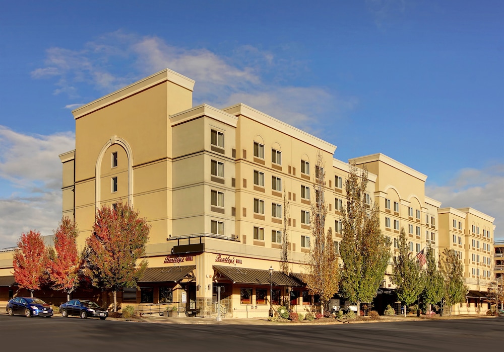 The Grand Hotel - Salem