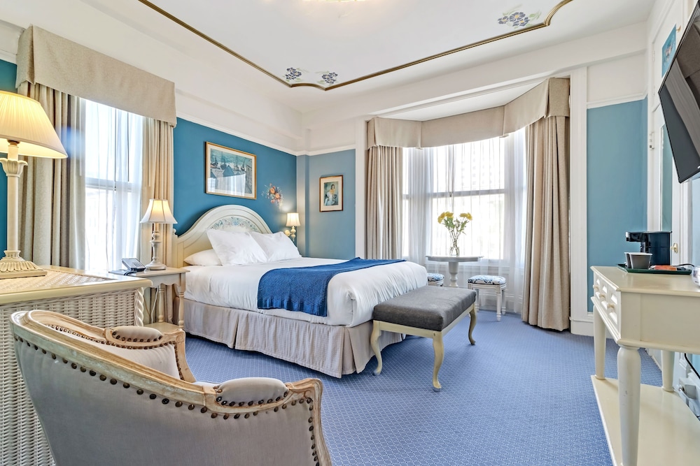 Cornell Hotel de France