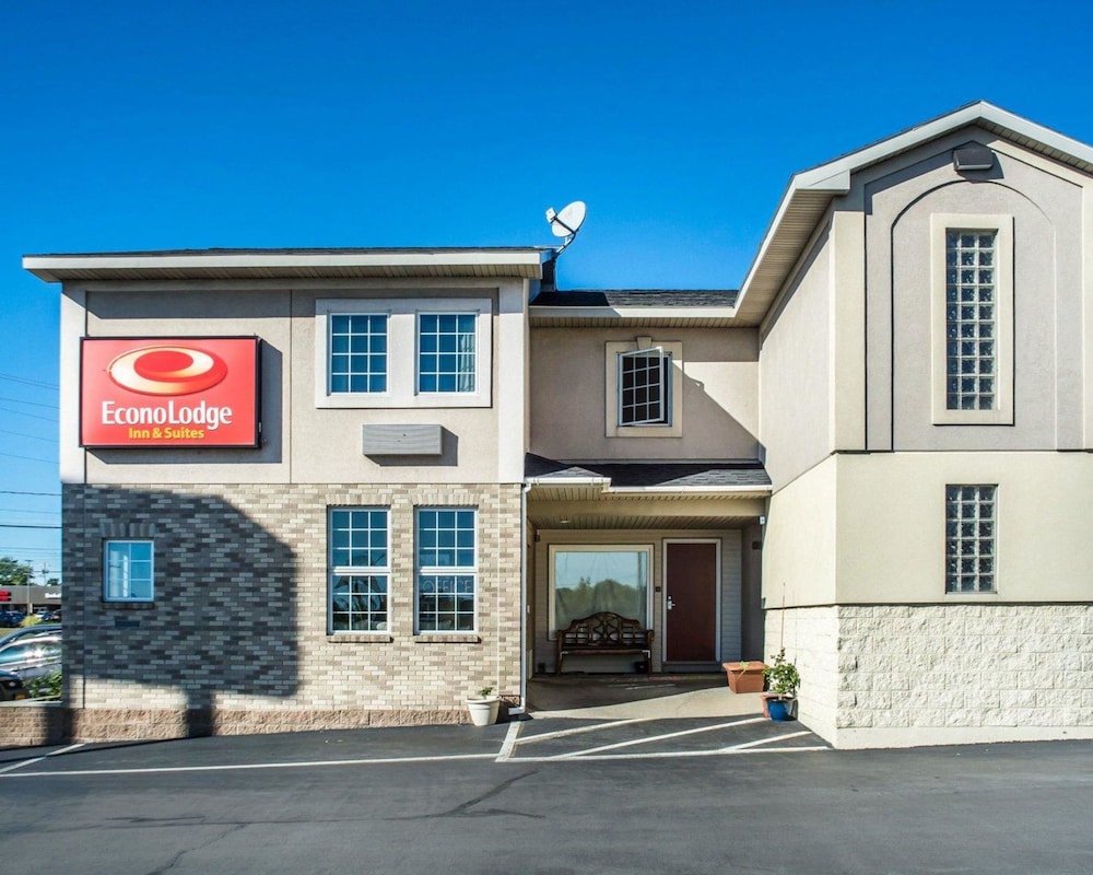 Econo Lodge & Suites