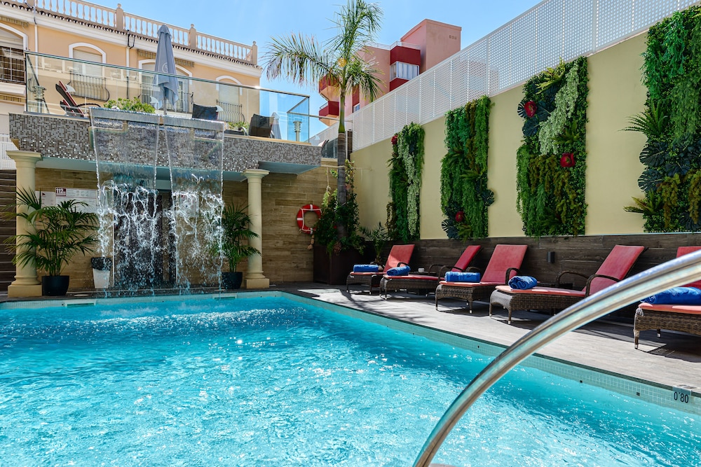 El Tiburon Hotel Boutique & Spa