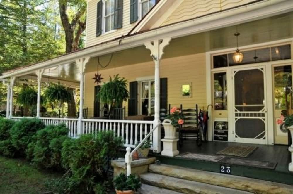 Edgeworth Inn